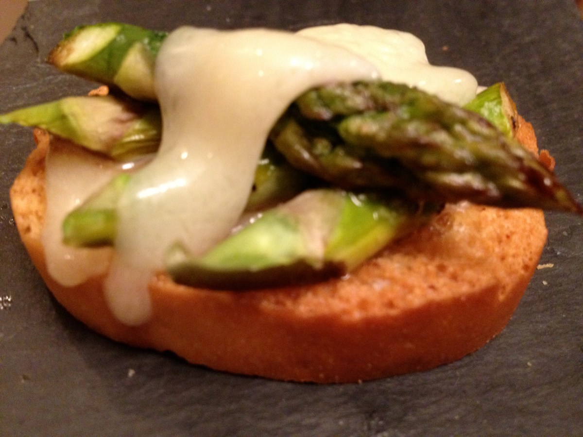 Roasted Asparagus Crostini with&nbsp;Parmesan