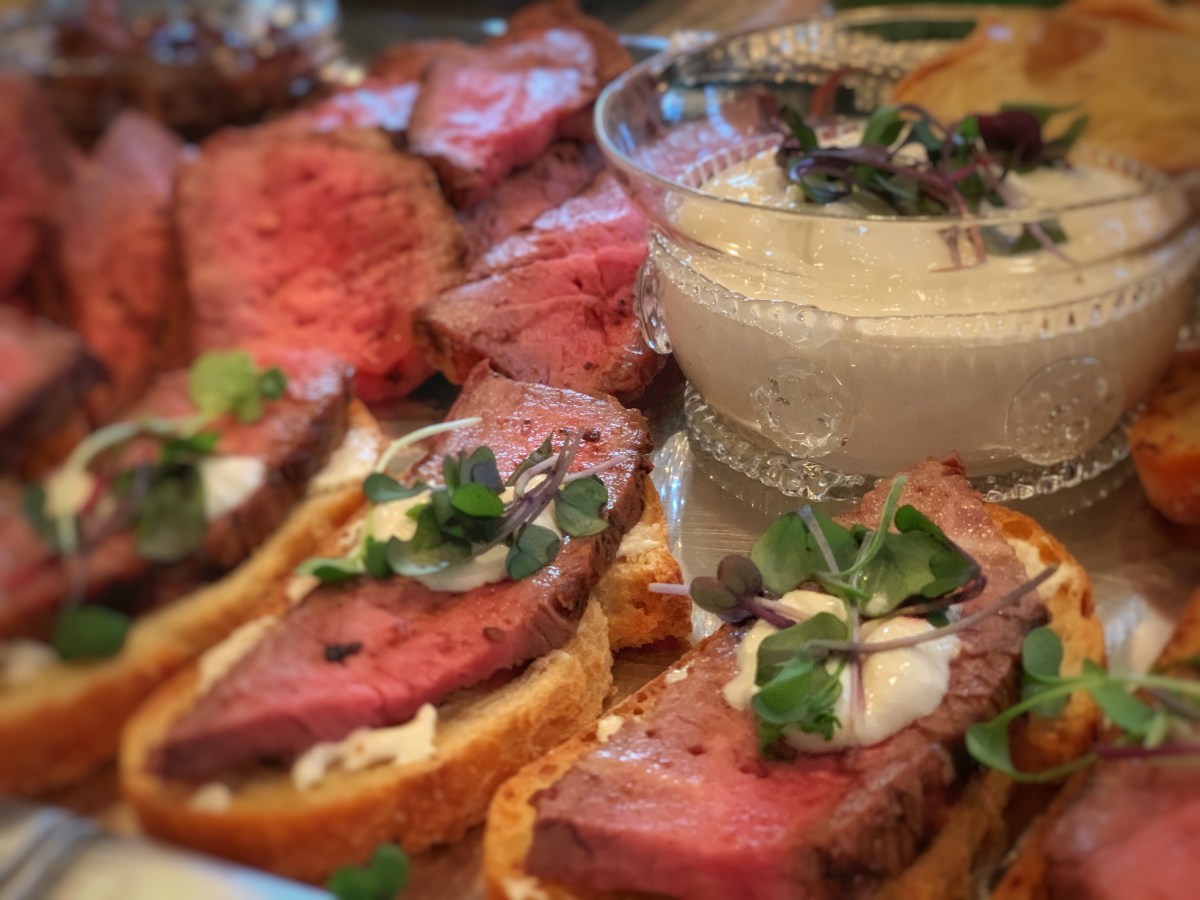 Roasted Beef Tenderloin Horseradish&nbsp;Crostini